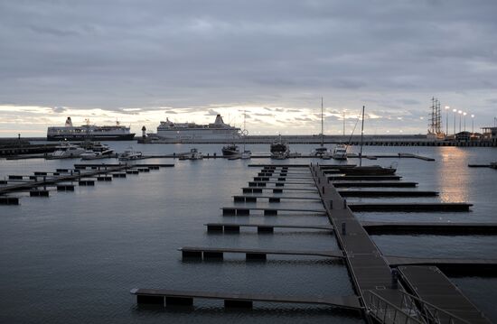 Walk along Sochi embankment