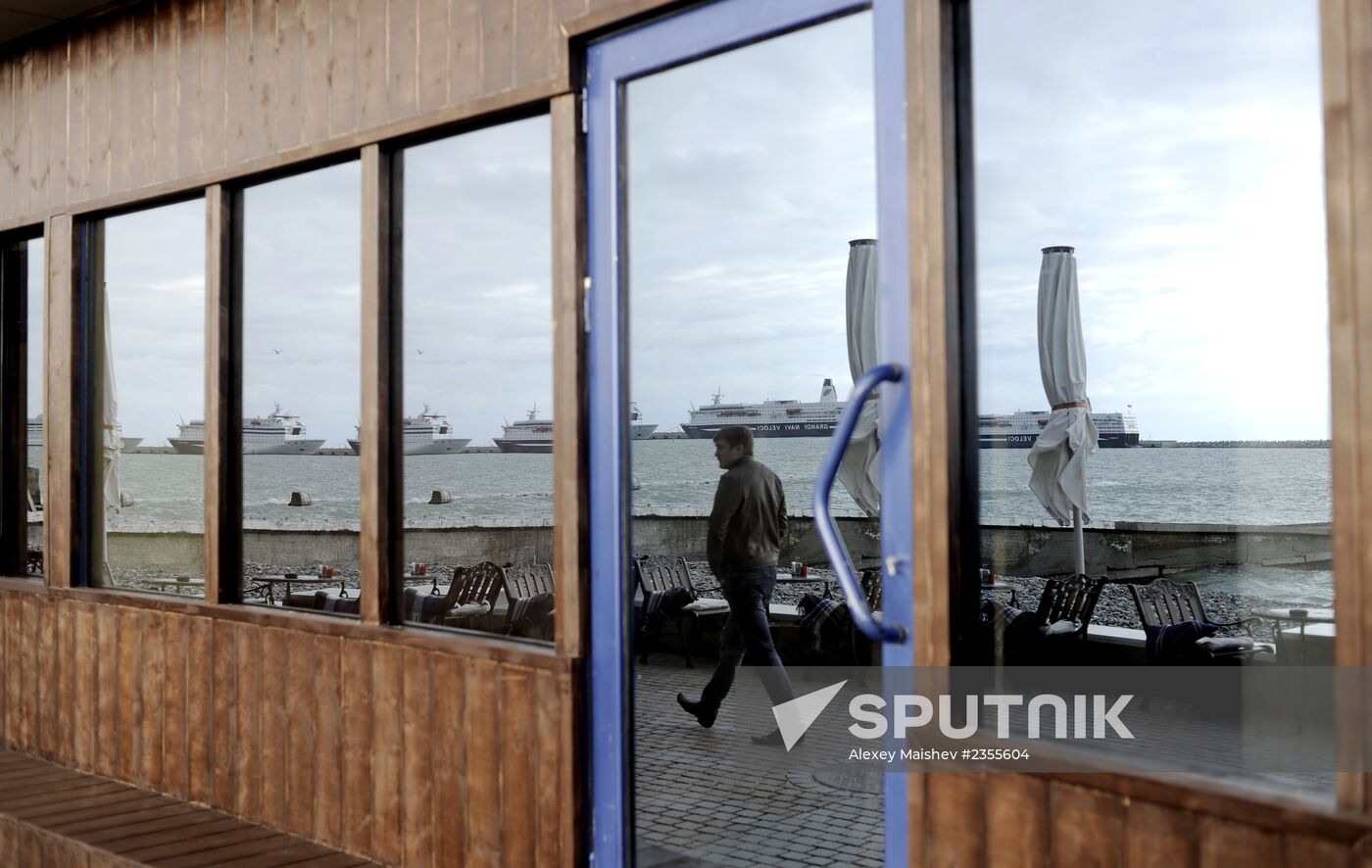 Walk along Sochi embankment