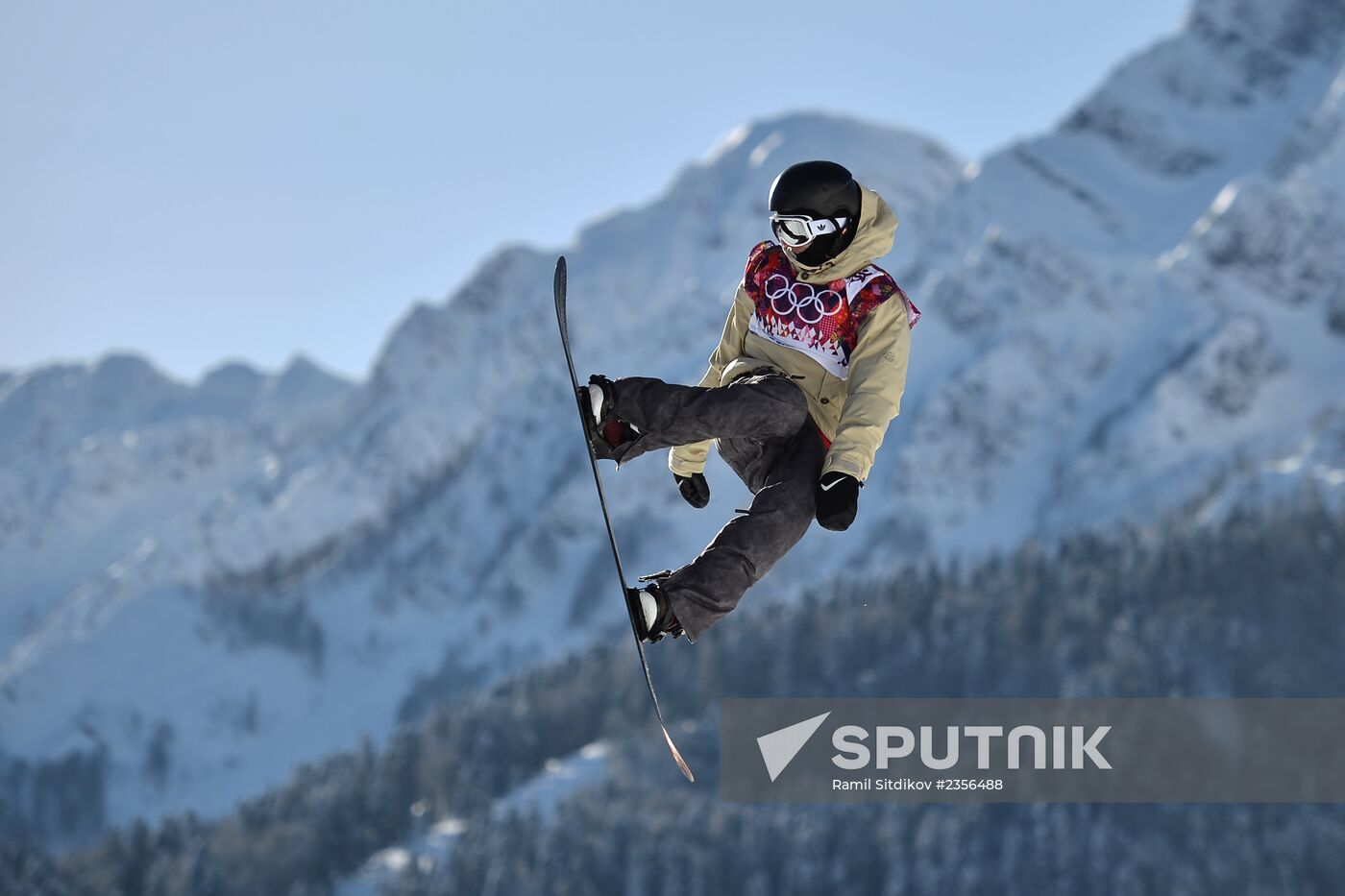 2014 Winter Olympics. Snowboard. Slopestyle. Training sessions