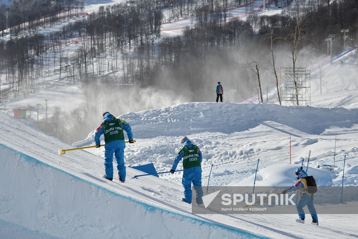 2014 Winter Olympics. Snowboard. Slopestyle. Training sessions