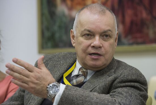 Shimon Peres meets with members of Editors' Club