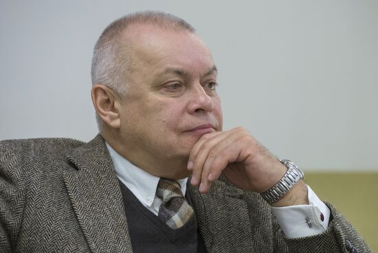 Shimon Peres meets with members of Editors' Club