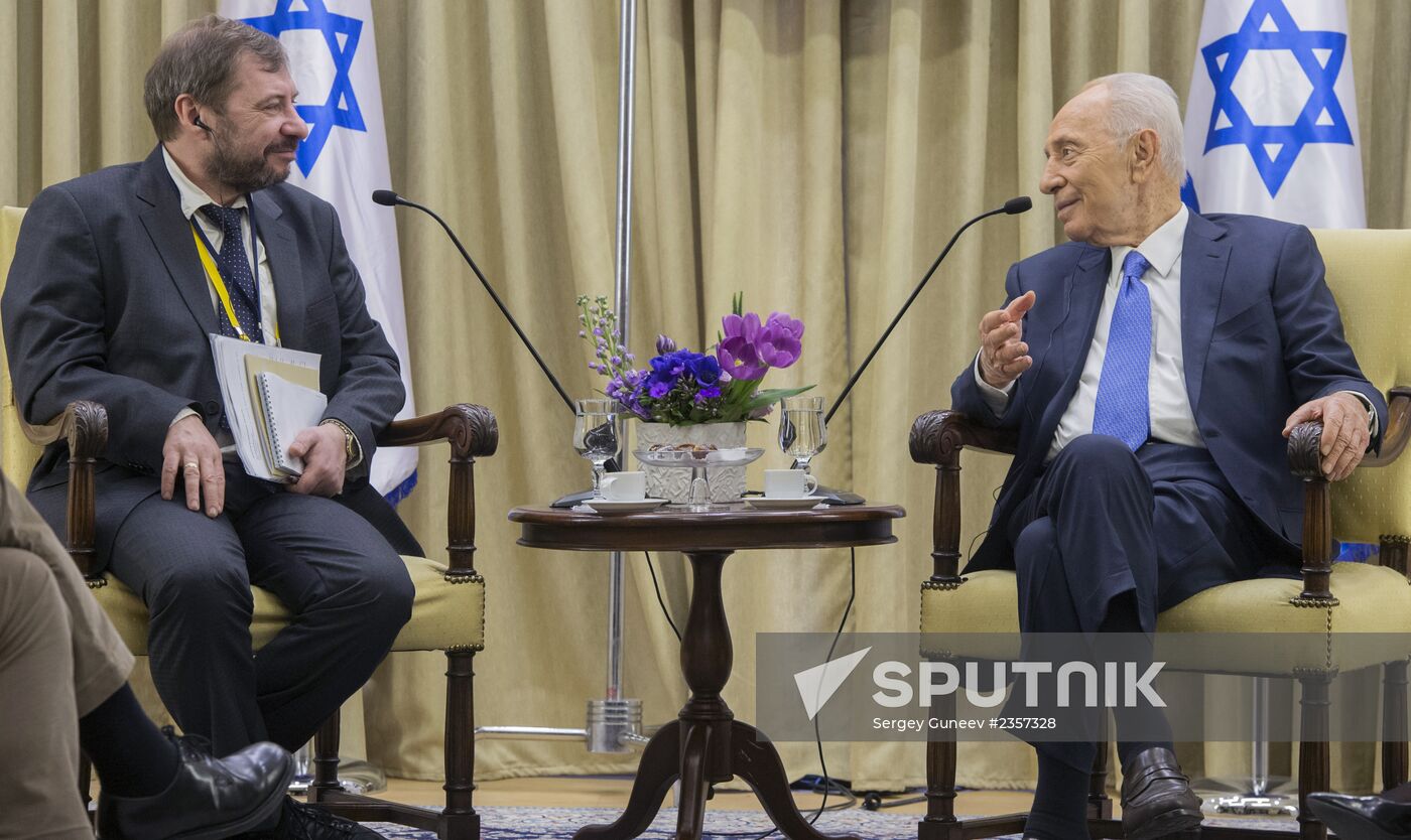 Shimon Peres meets with members of Editors' Club