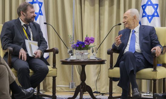 Shimon Peres meets with members of Editors' Club