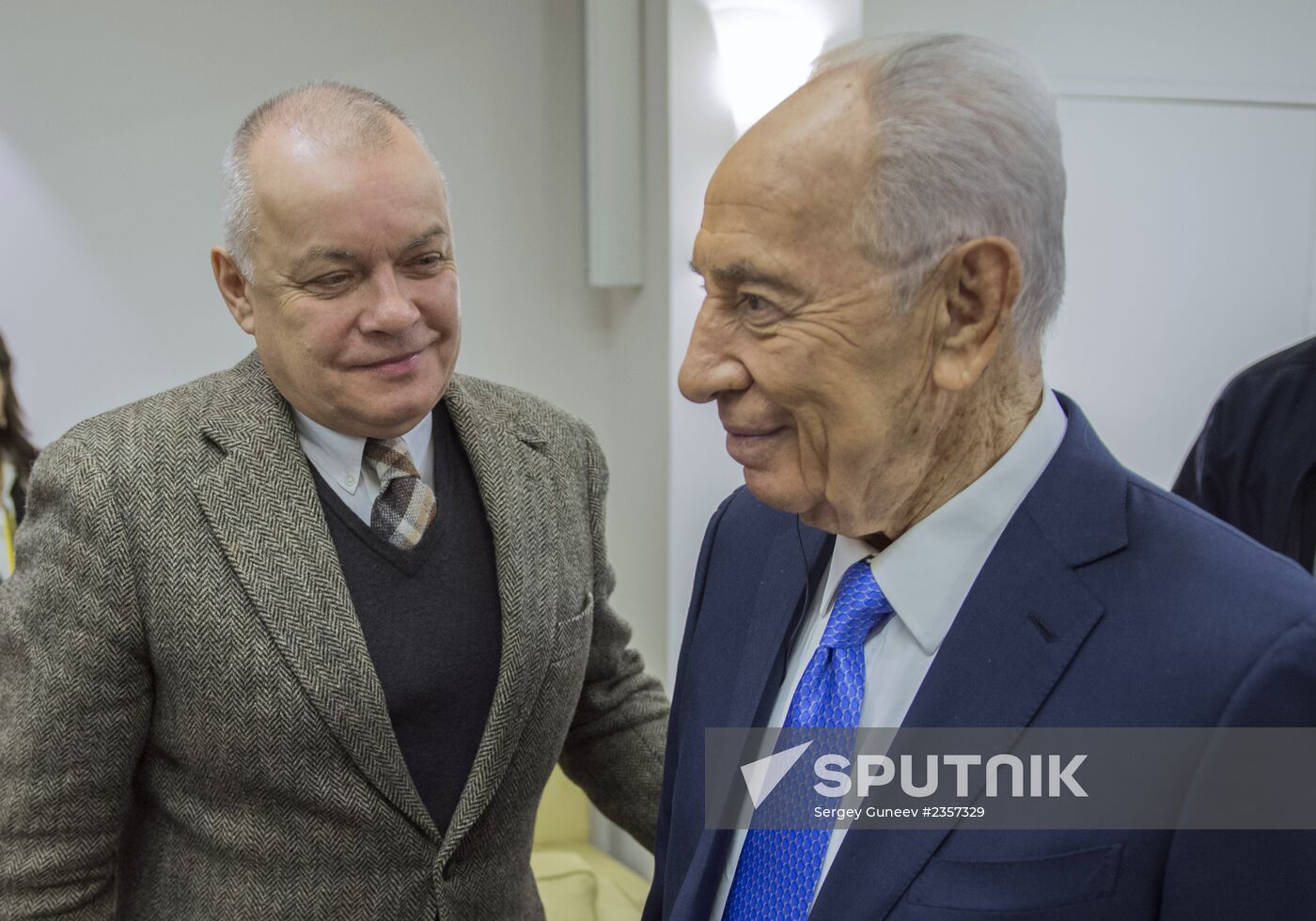 Shimon Peres meets with members of Editors' Club