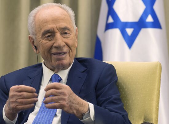 Shimon Peres meets with members of Editors' Club
