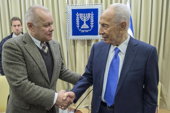 Shimon Peres meets with members of Editors' Club
