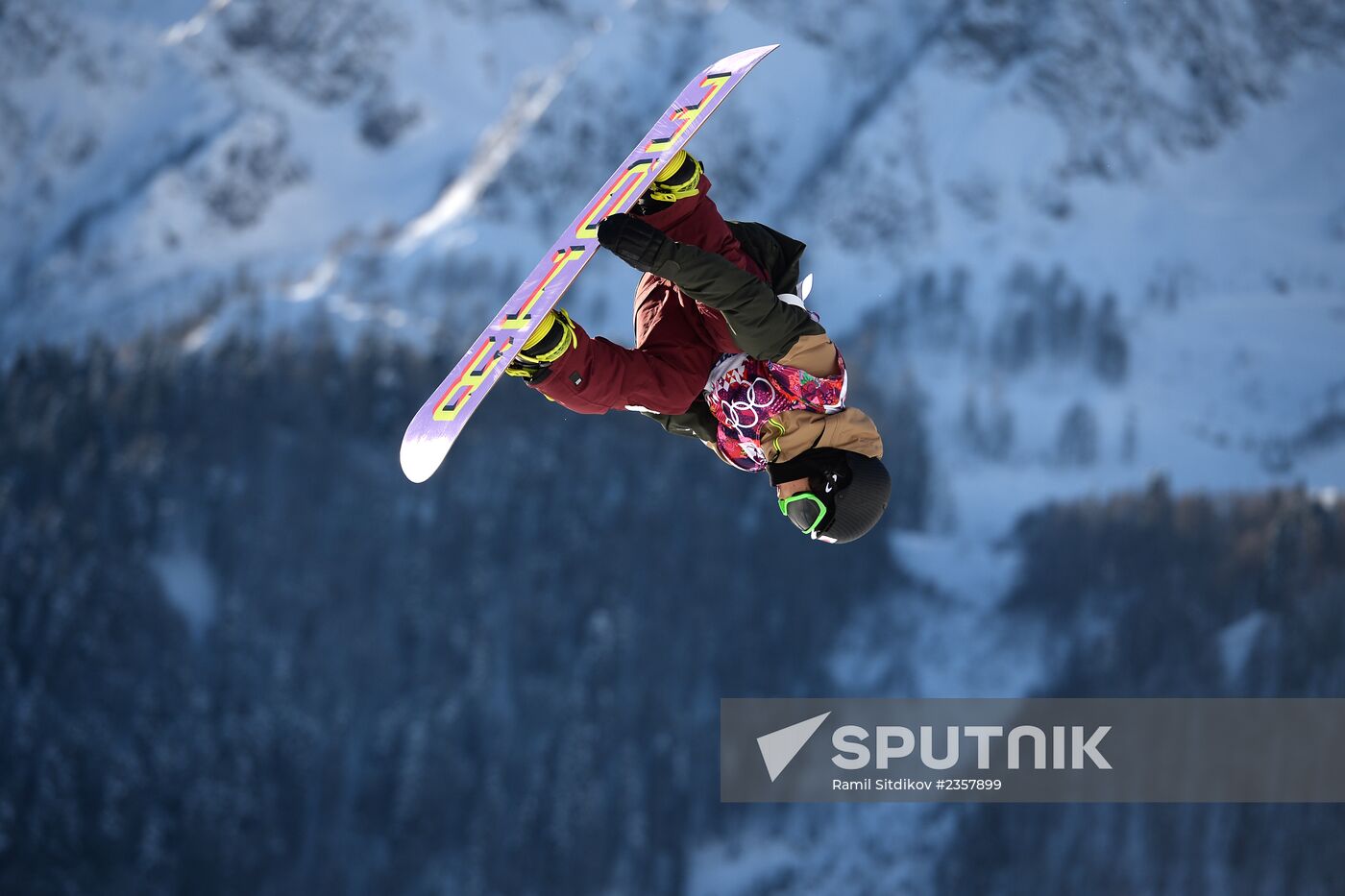 2014 Winter Olympics. Snowboard. Men's slopestyle. Training sessions