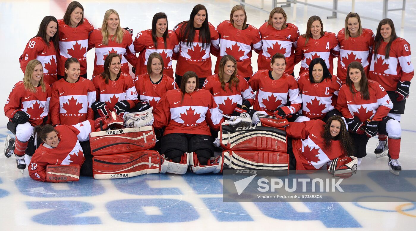 Photo session of Canadian women's national ice hockey team