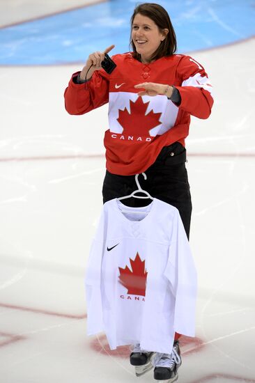 Photo session of Canadian women's national ice hockey team