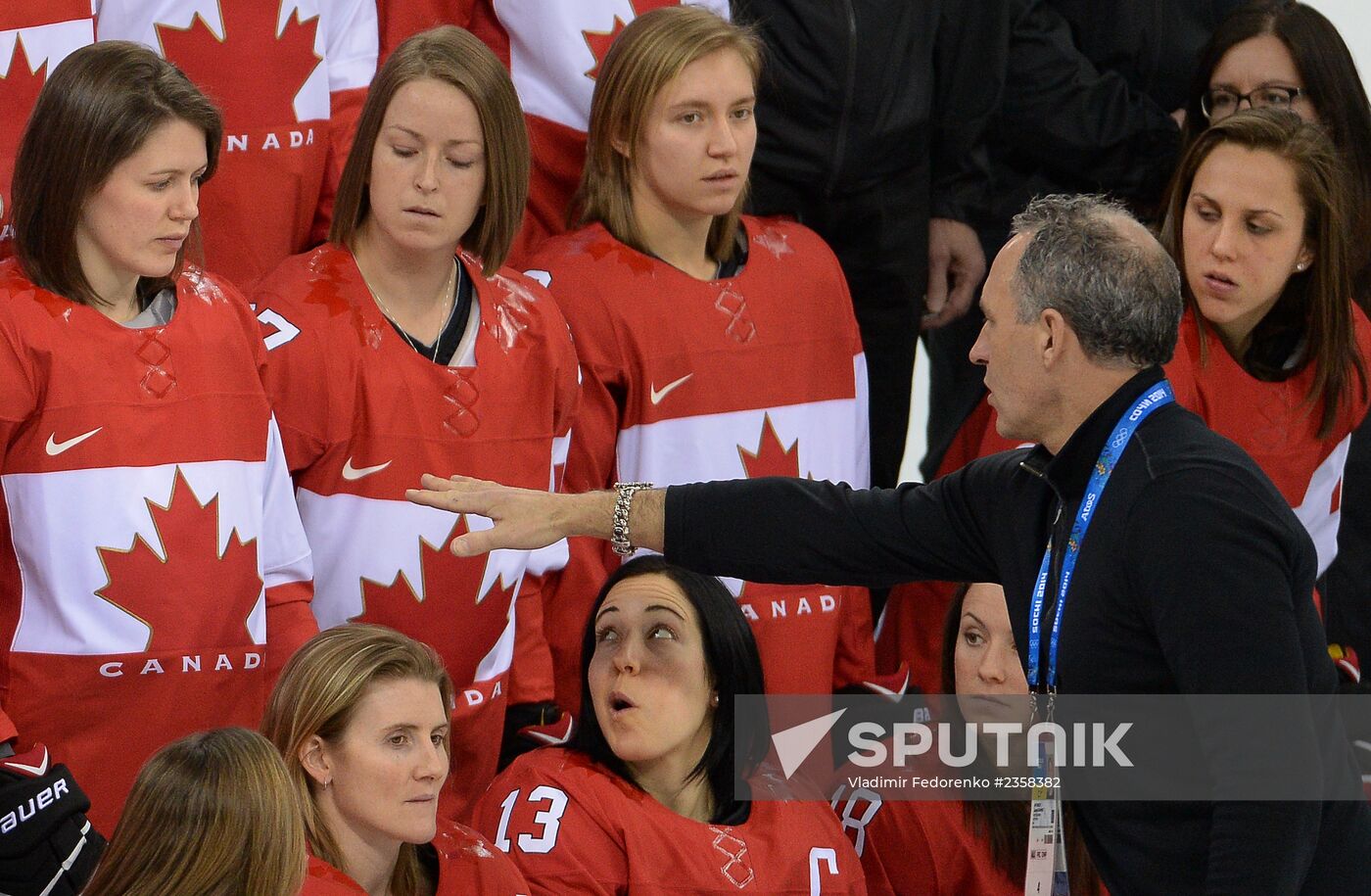 Photo session of Canadian women's national ice hockey team