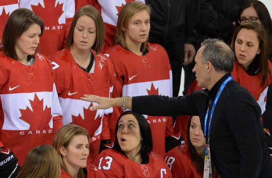 Photo session of Canadian women's national ice hockey team