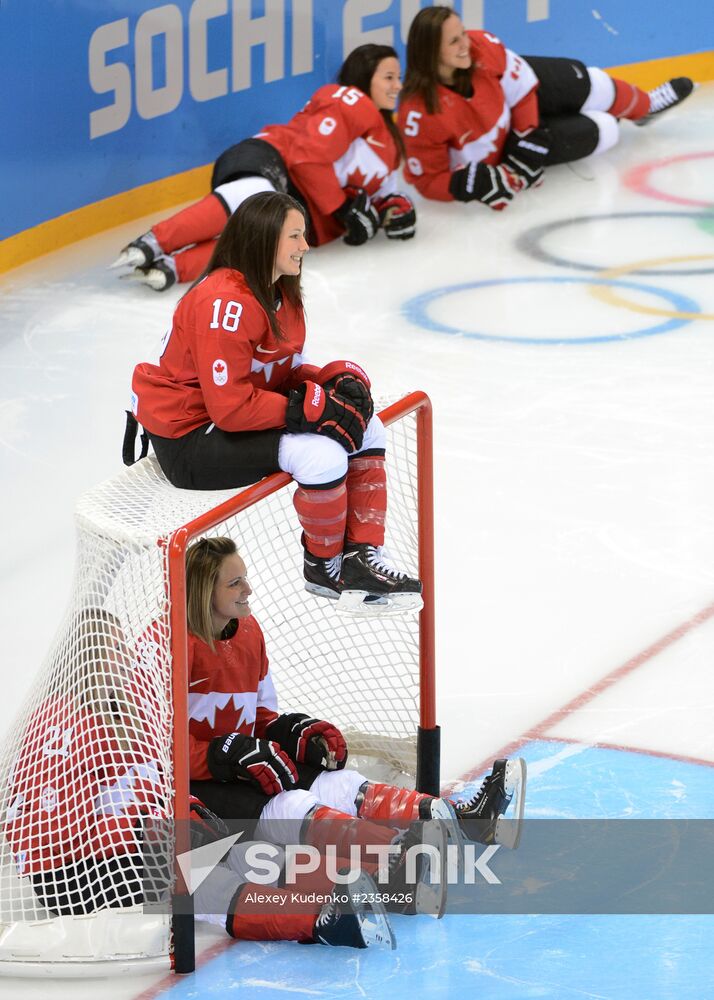 Photo session of Canadian women's national ice hockey team