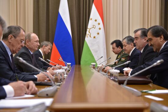 Vladimir Putin meets with Tajik President Emomali Rakhmon