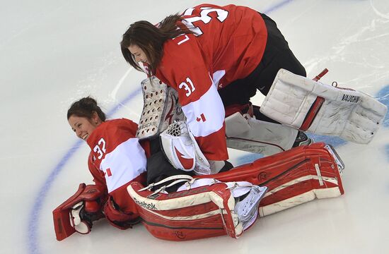 Photo session of Canadian women's national ice hockey team