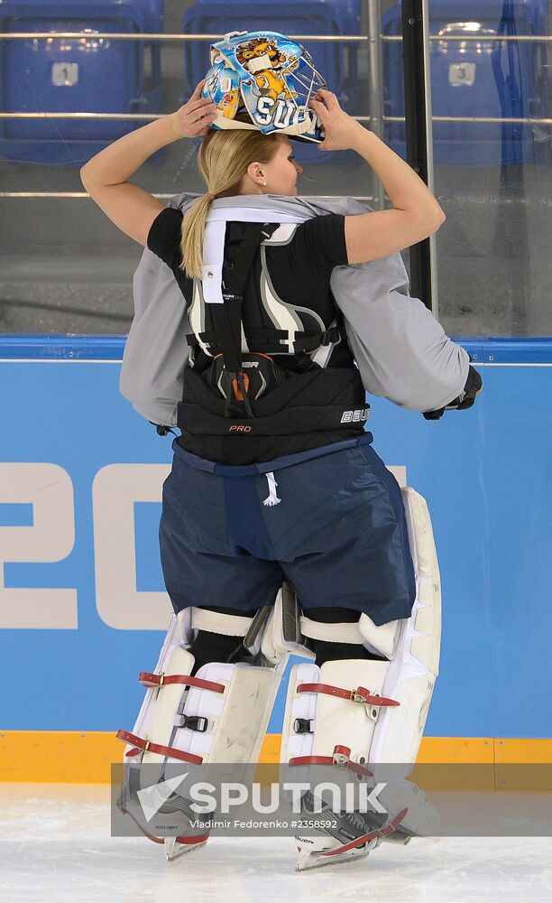 Photo session of Canadian women's national ice hockey team