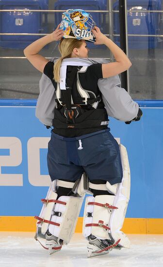 Photo session of Canadian women's national ice hockey team