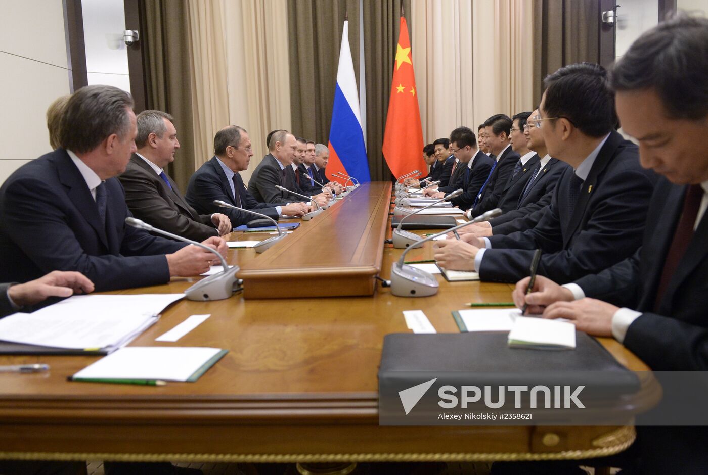 Vladimir Putin meets with Chinese President Xi Jintao