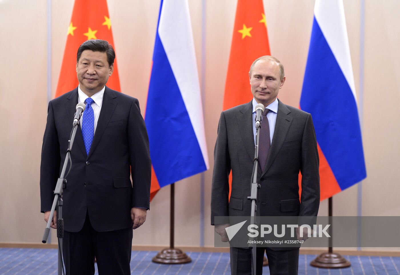 Vladimir Putin meets with Chinese President Xi Jintao