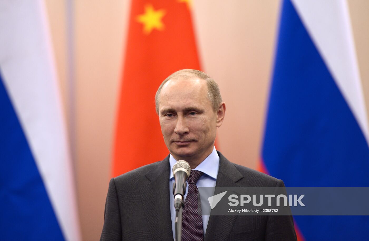 Vladimir Putin meets with Chinese President Xi Jintao