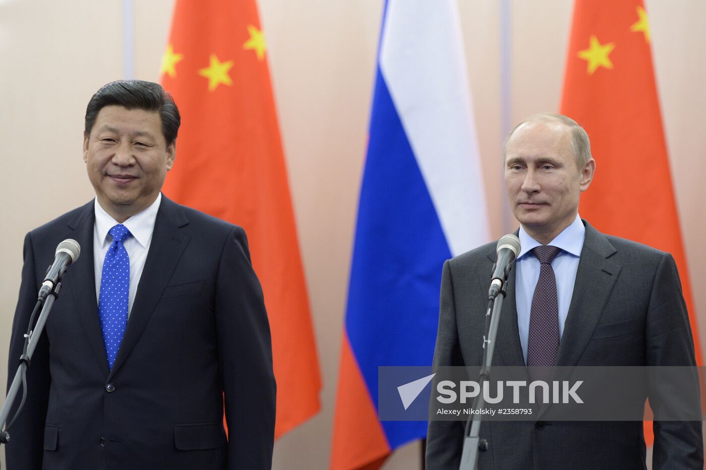 Vladimir Putin meets with Chinese President Xi Jintao