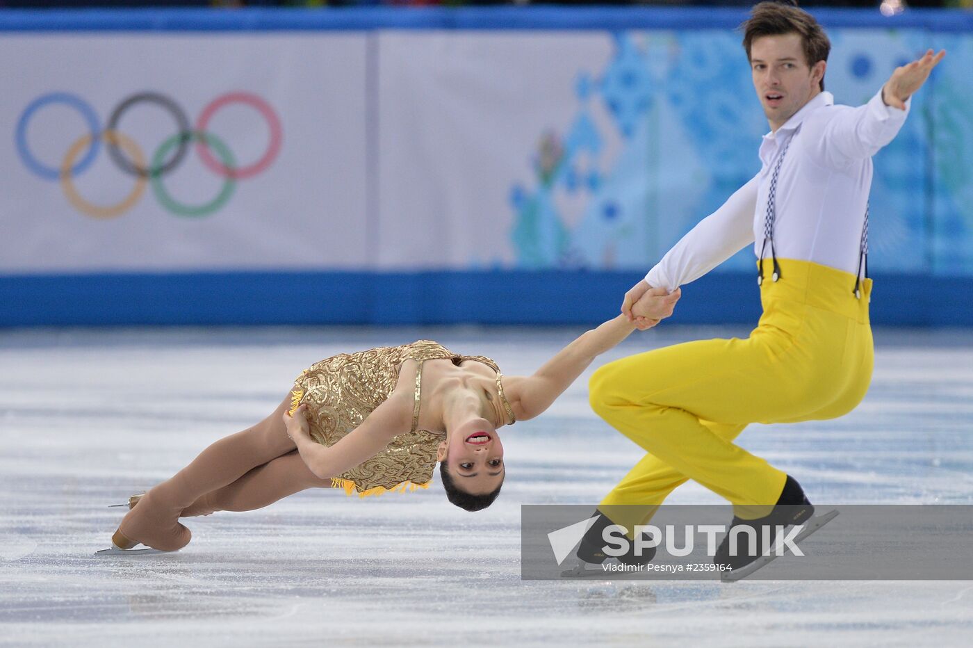 2014 Olympics. Figure skating. Teams. Pairs. Short program