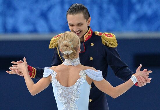 2014 Olympics. Figure skating. Teams. Pairs. Short program