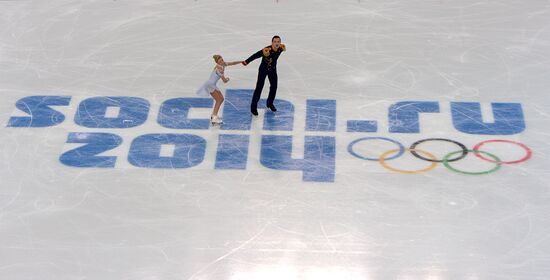 2014 Olympics. Figure skating. Teams. Pairs. Short program