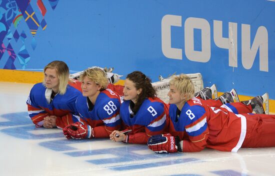 2014 Winter Olympics. Women's hockey. Training session