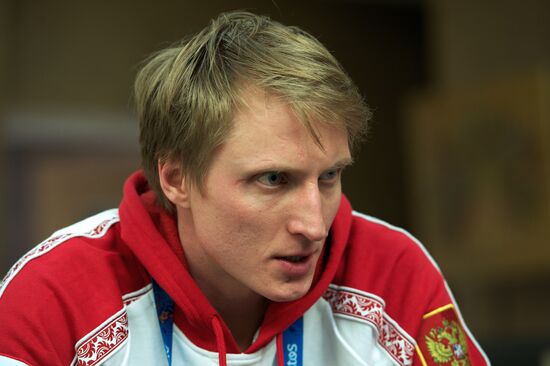 Speed skater Ivan Skobrev: Photo op