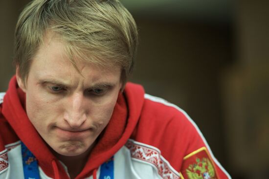 Speed skater Ivan Skobrev: Photo op