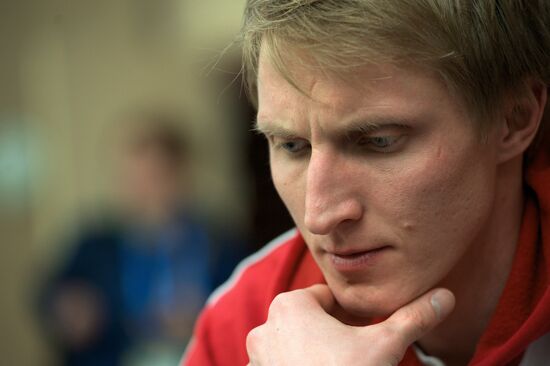 Speed skater Ivan Skobrev: Photo op