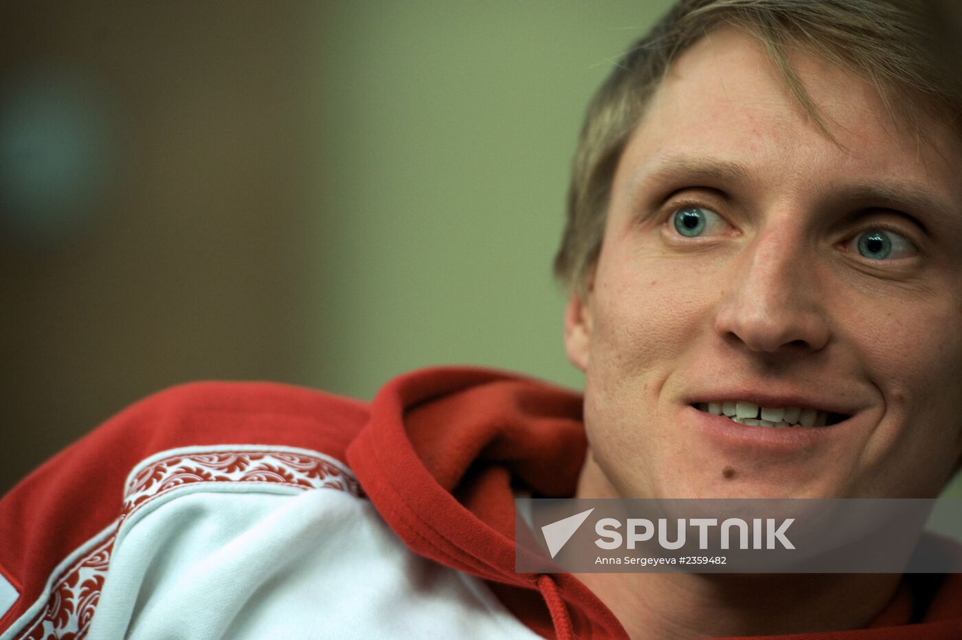 Speed skater Ivan Skobrev: Photo op