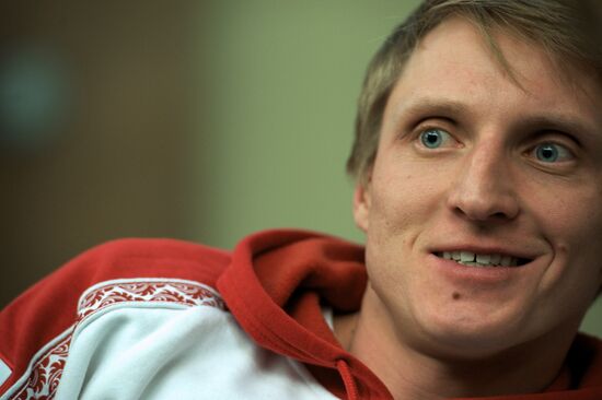 Speed skater Ivan Skobrev: Photo op