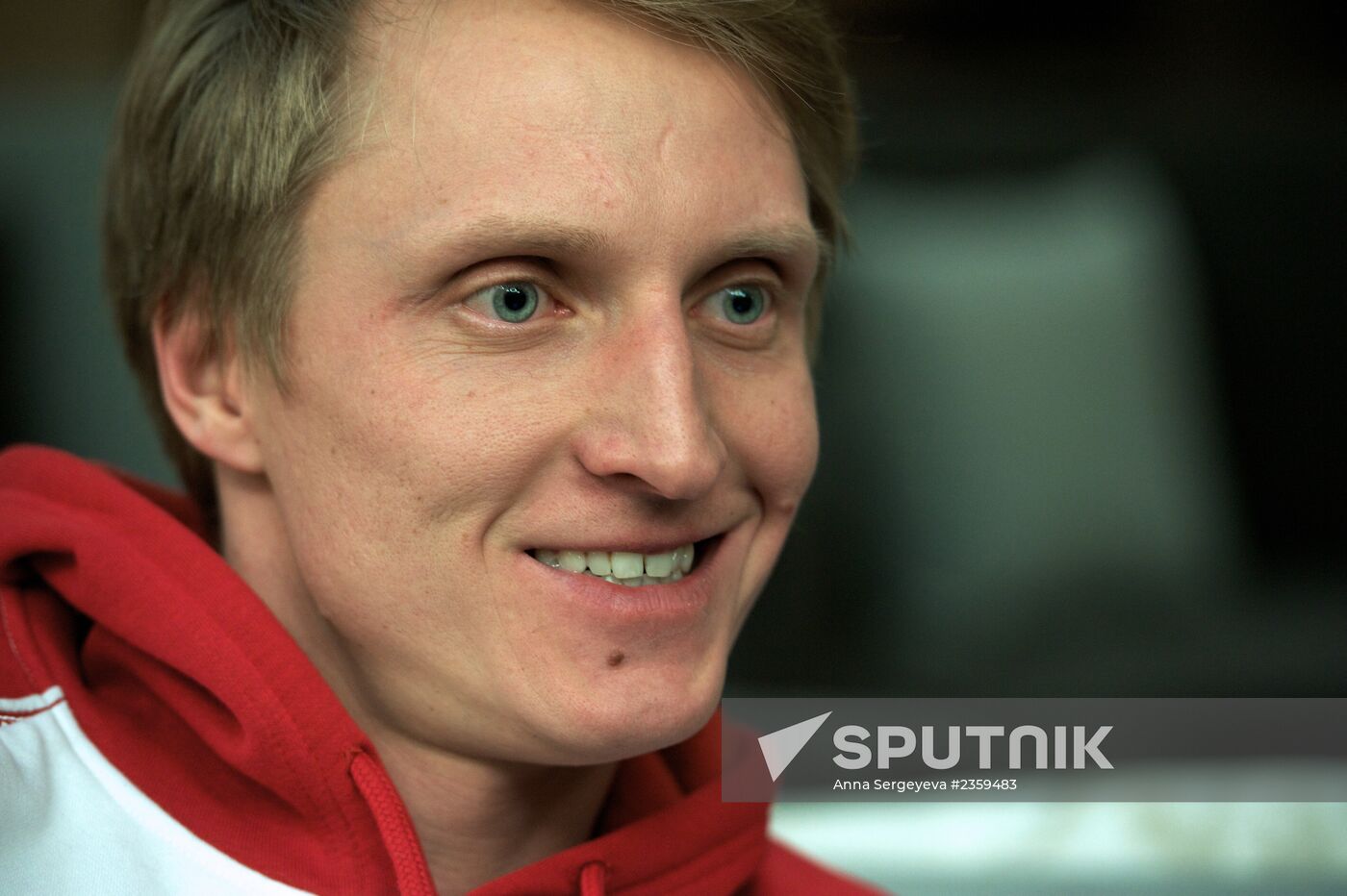 Speed skater Ivan Skobrev: Photo op