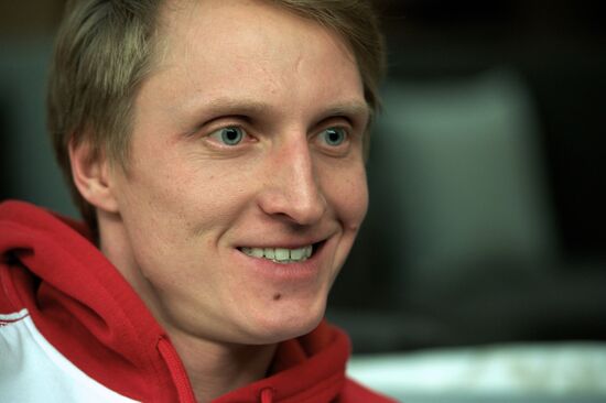 Speed skater Ivan Skobrev: Photo op