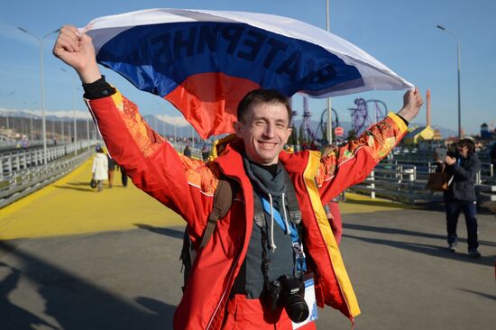Spectators arrive for the XXII Olympic Winter Games opening