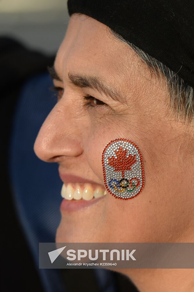 2014 Winter Olympics. Fans arrive at Olympics opening ceremony