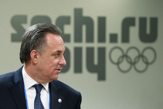 Spectators arrive at the opening ceremony of the 2014 Winter Olympics