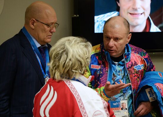 Spectators arrive at the opening ceremony of the 2014 Winter Olympics