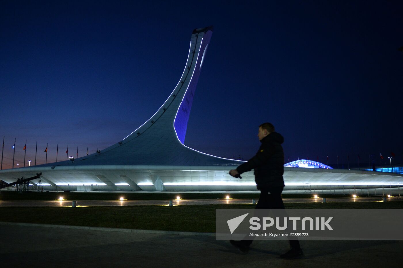 Spectators arrive at the open ceremony of the 2014 Winter Olympics
