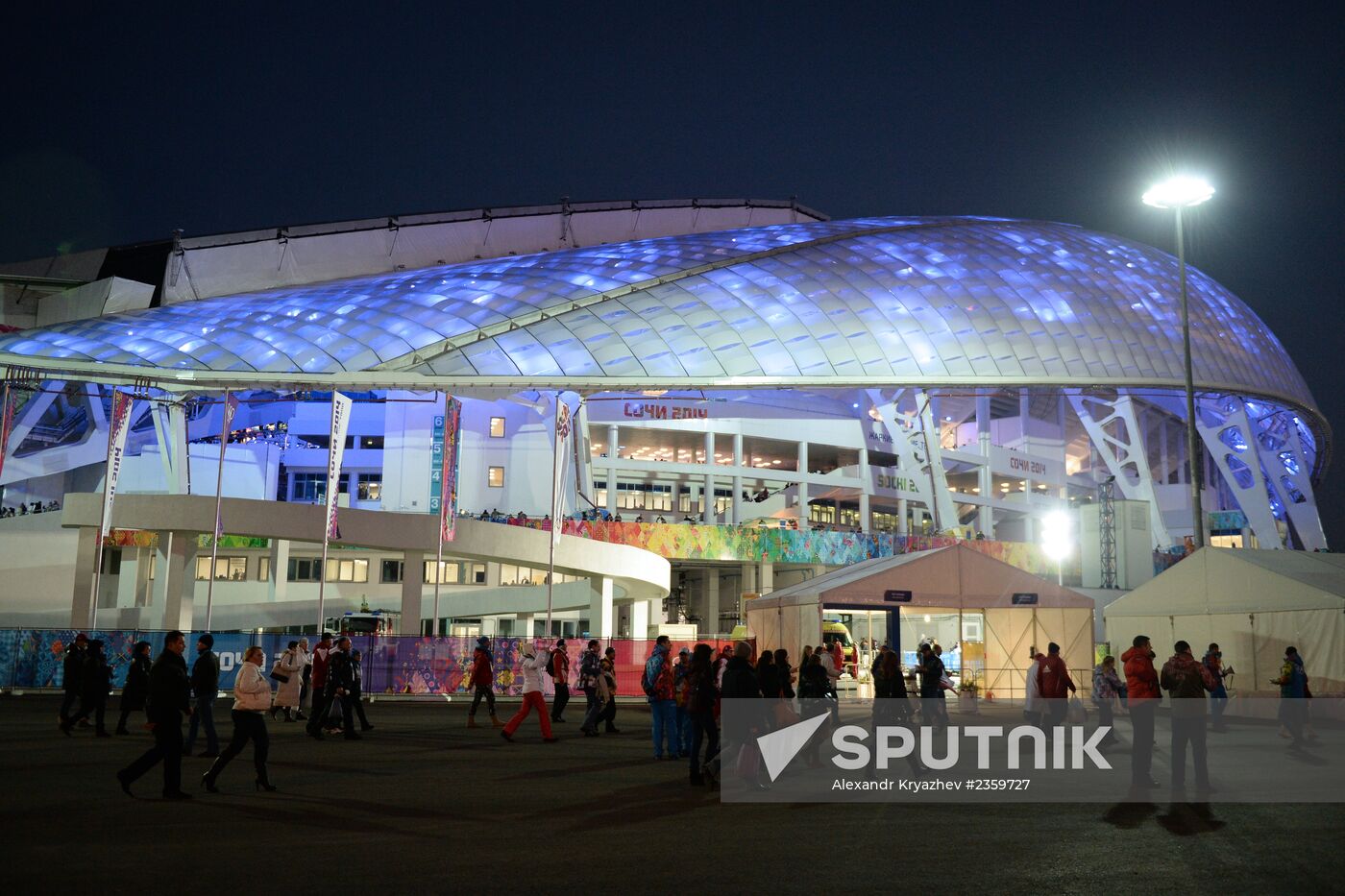 Spectators arrive at the opening ceremony of the 2014 Winter Olympics