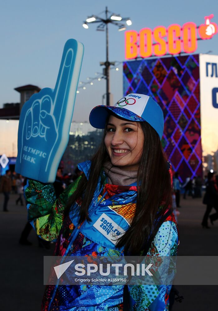 Spectators arrive at the opening ceremony of the 2014 Winter Olympics