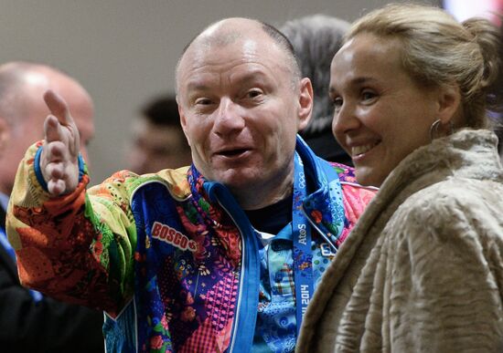 Spectators arrive at the opening ceremony of the 2014 Winter Olympics