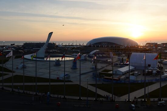 Spectators arrive at the opening ceremony of the 2014 Winter Olympics