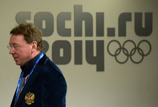 Spectators arrive at the opening ceremony of the 2014 Winter Olympics