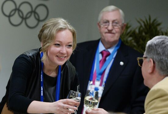 Spectators arrive at the opening ceremony of the 2014 Winter Olympics