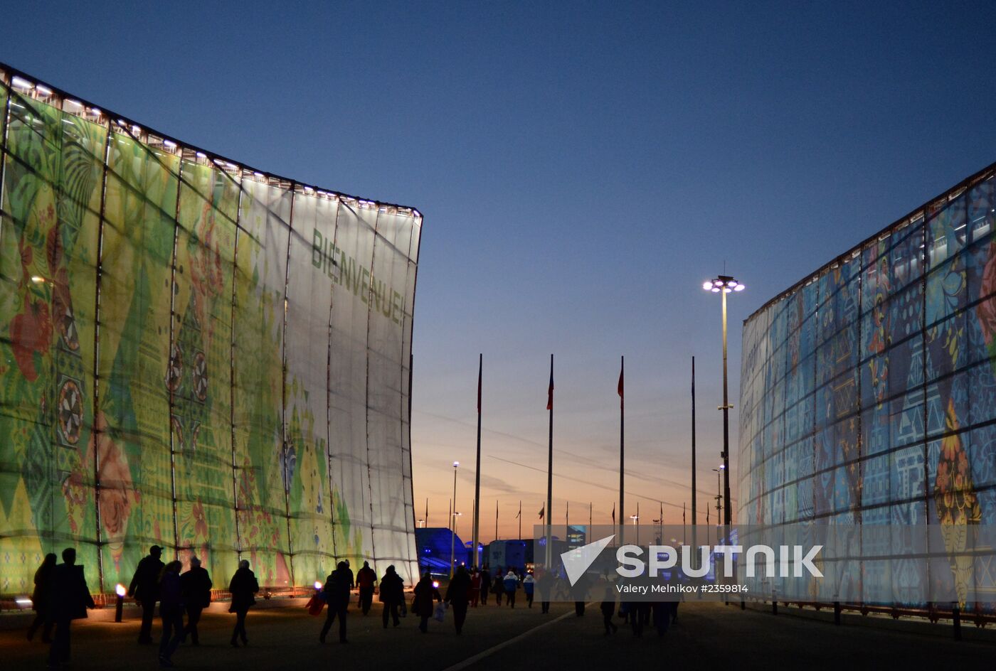 Spectators arrive at the opening ceremony of the XXI Olympic Winter Games