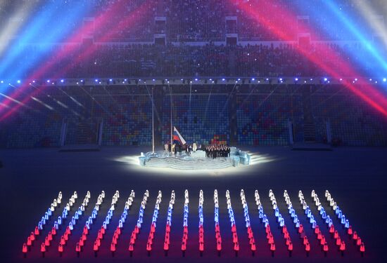 Spectators arrive at the opening ceremony of the XXI Olympic Winter Games