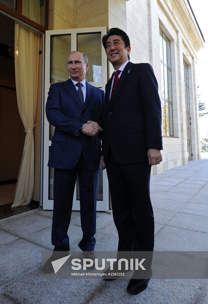 Vladimir Putin meets with Shinzo Abe